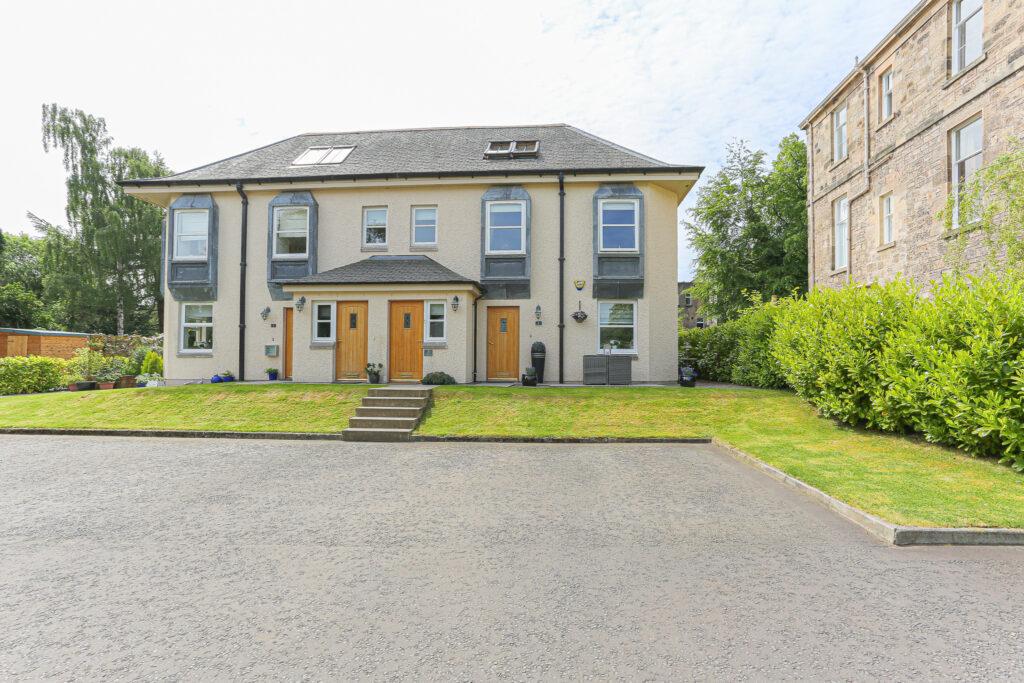 4 Gladstone Place Lane, Kings Park, Stirling 2 bed apartment £245,000