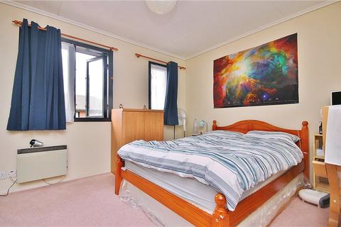 1 bedroom terraced house to rent, Aspen Close, Staines-upon-Thames, Surrey, TW18