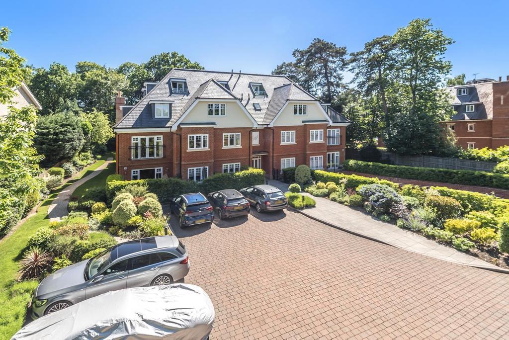 Rothsay Court, Gower Road, Weybridge... 2 bed apartment £660,000