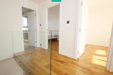 4 bedroom flat to rent, Badric Court, 5 Yelverton Road, London, SW11 3SR