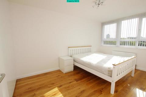4 bedroom flat to rent, Badric Court, 5 Yelverton Road, London, SW11 3SR