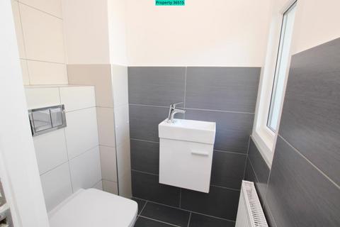 4 bedroom flat to rent, Badric Court, 5 Yelverton Road, London, SW11 3SR