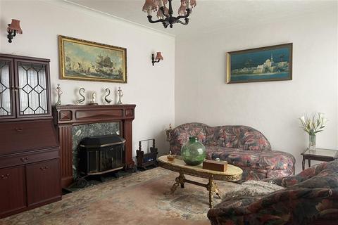 4 Adelaide Gardens, Chadwell Heath, Romford, RM6 6SR