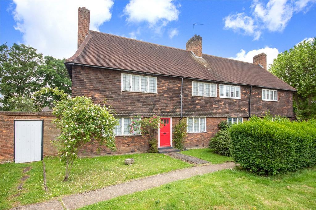 Well Hall Road, Eltham, SE9 3 bed semidetached house £400,000