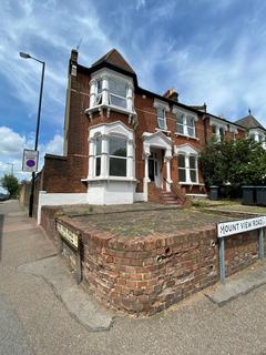 1 bedroom in a house share to rent, Mount View Road, N4