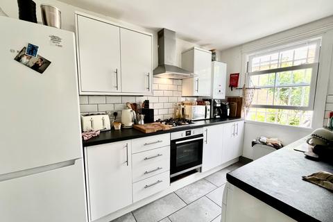 1 bedroom in a house share to rent, Mount View Road, N4