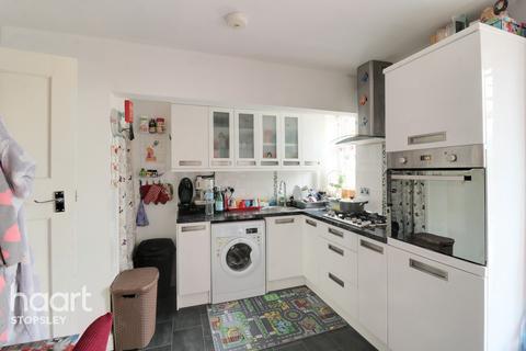 32 Hazelwood Close, Luton, LU2 8AR