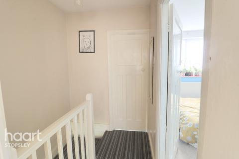 32 Hazelwood Close, Luton, LU2 8AR