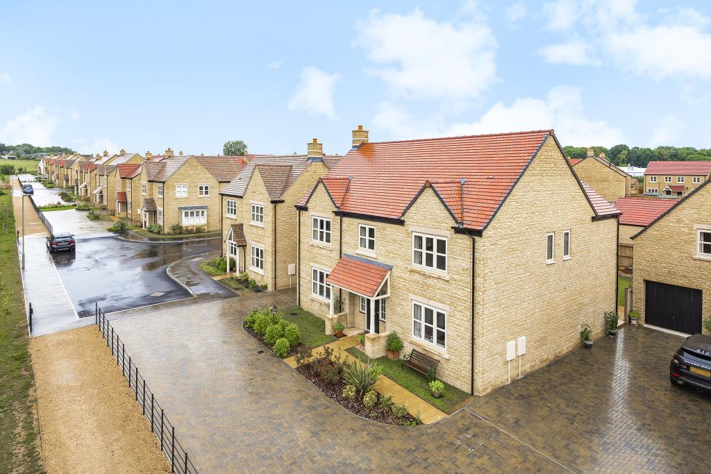 Long Hanborough, Oxfordshire, OX29 5 bed detached house for sale £900,000