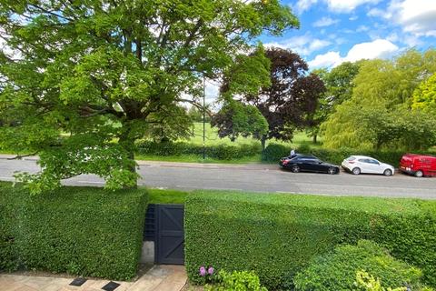 38 Hookstone Road, Harrogate, HG2 8BW