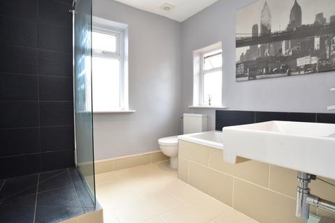 38 Hookstone Road, Harrogate, HG2 8BW
