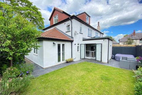 38 Hookstone Road, Harrogate, HG2 8BW