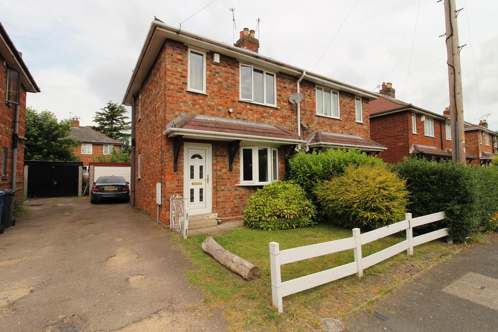 Queensfield, Gainsborough 2 bed semidetached house £112,500