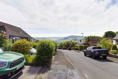 19 Burnedge Fold Road, Grasscroft, Oldham, OL4 4EE