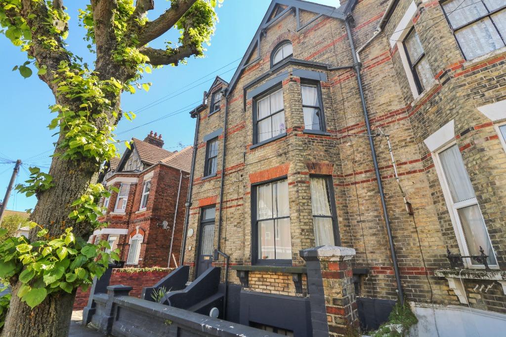 Connaught Road, Folkestone, CT20 2 bed flat £875 pcm (£202 pw)