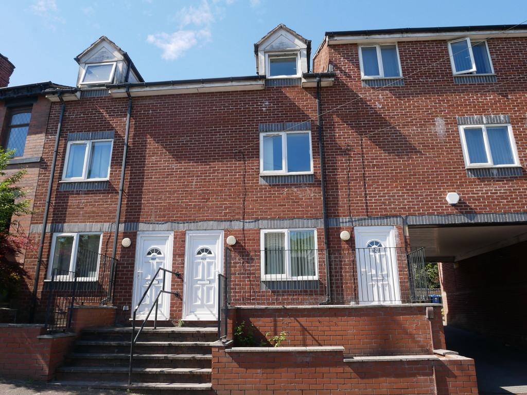 Stand Lane, Radcliffe 4 bed townhouse £750 pcm (£173 pw)