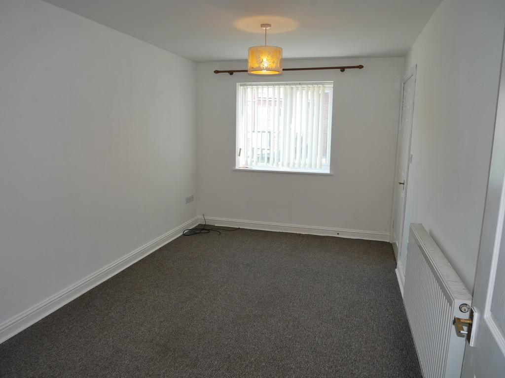 Stand Lane, Radcliffe 4 bed townhouse £750 pcm (£173 pw)