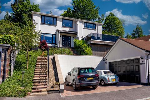 5 Bradenhurst Close, Caterham, CR3 6DS