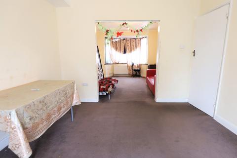 13 Blacklands Drive, Hayes, UB4 8EU