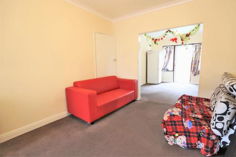 13 Blacklands Drive, Hayes, UB4 8EU