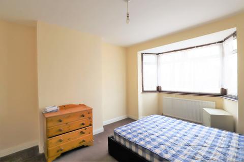 13 Blacklands Drive, Hayes, UB4 8EU