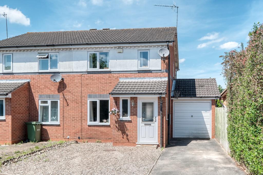 Truro Gardens, Worcester, WR5 1RY 3 bed semidetached house £215,000
