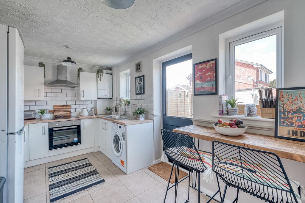 Truro Gardens, Worcester, WR5 1RY 3 bed semidetached house £215,000