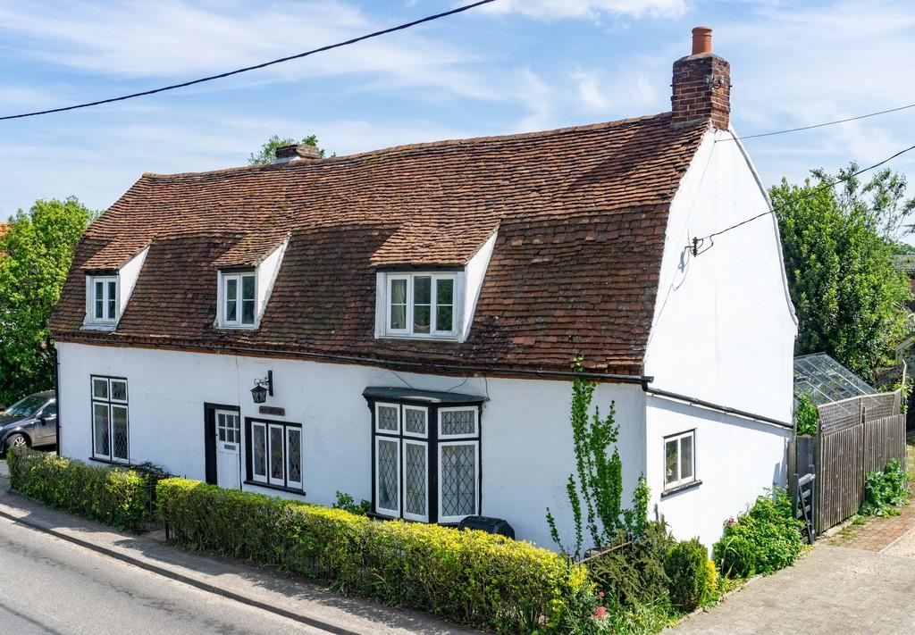 East Bergholt Fenn Wright Signature 3 bed cottage £500,000