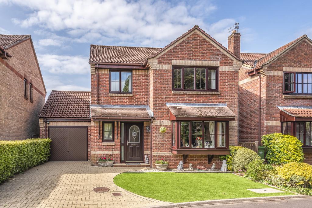 Canons Close, Warminster 4 bed detached house £375,000