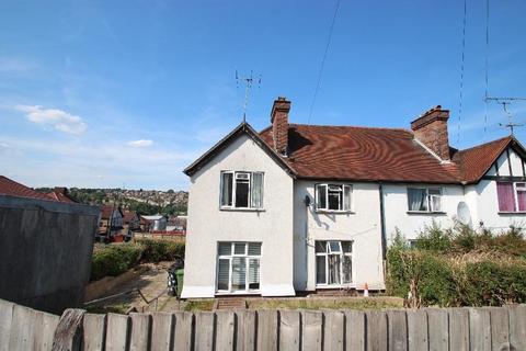 4 bedroom semi-detached house to rent - Suffield Road, Hp11