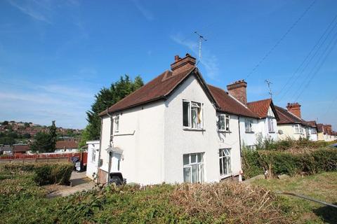 5 bedroom semi-detached house to rent, Suffield Road, Hp11