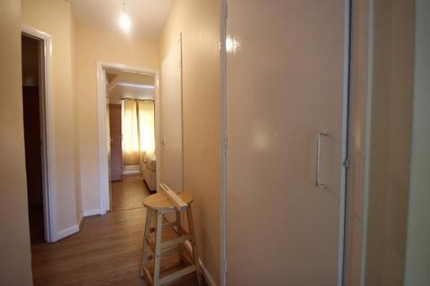 5 bedroom semi-detached house to rent, Suffield Road, Hp11