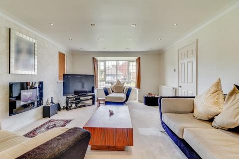 2 Ashton Croft, Solihull, B91 3TY