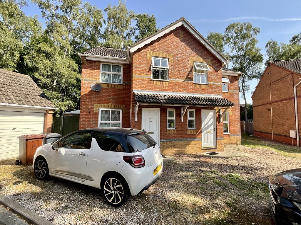 Lime Tree Close, Lincoln 3 bed semidetached house £850 pcm (£196 pw)