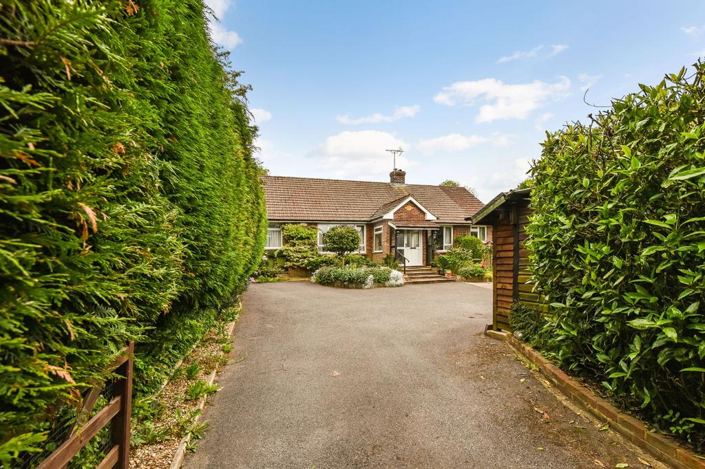 Lymington Bottom Road, Medstead, Alton 3 bed detached bungalow £695,000