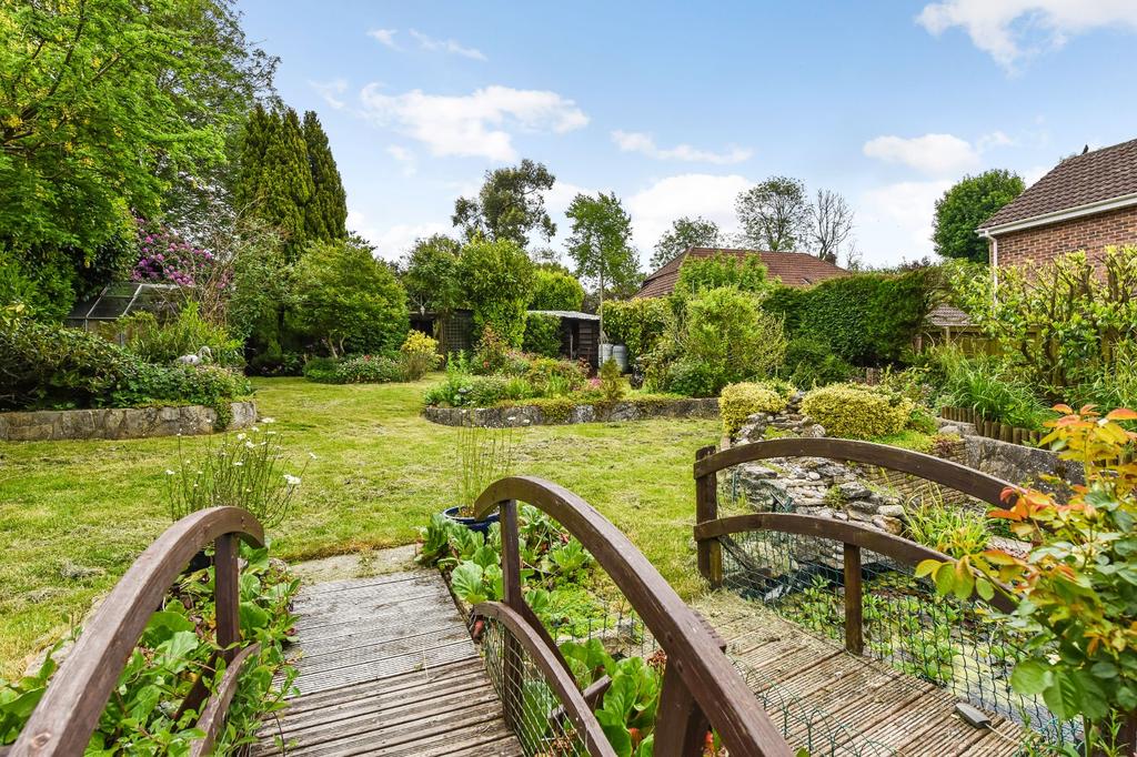 Lymington Bottom Road, Medstead, Alton 3 bed detached bungalow £695,000