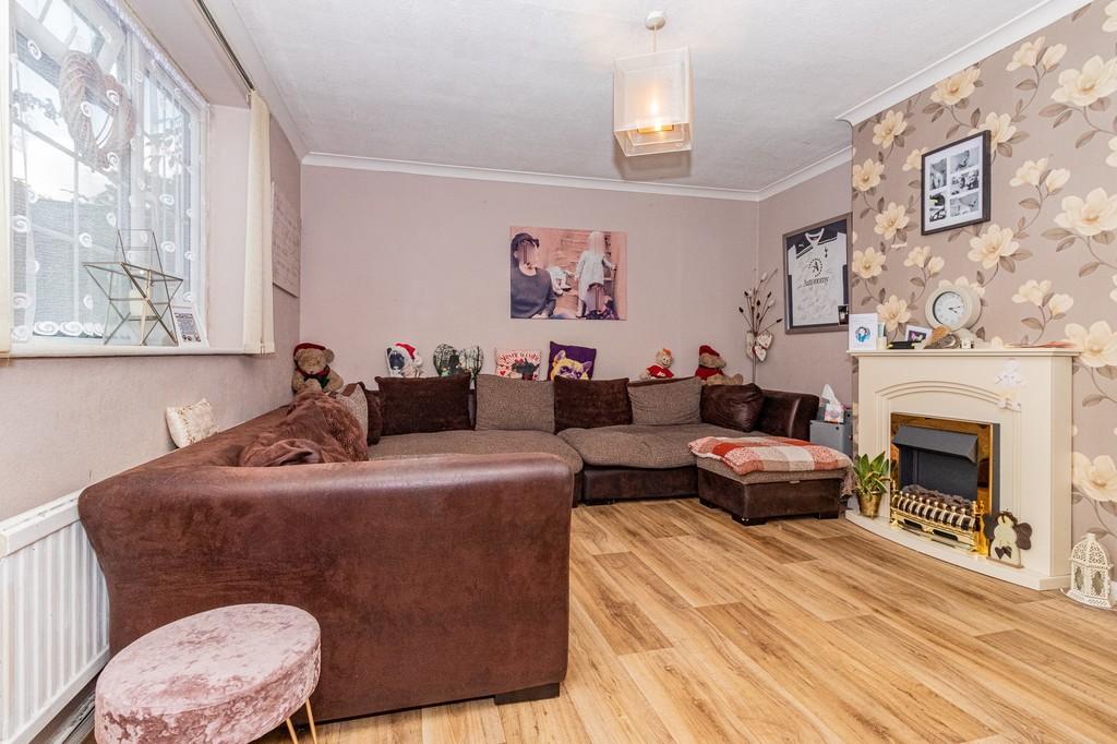Meadfield, Edgware 4 bed terraced house £2,000 pcm (£462 pw)