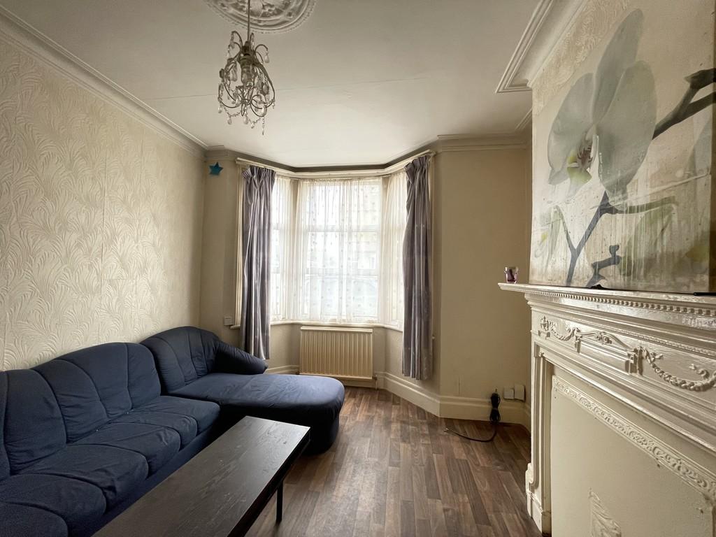 Priory Avenue, Wembley, HA0 2SB 2 bed ground floor flat £1,100 pcm (£