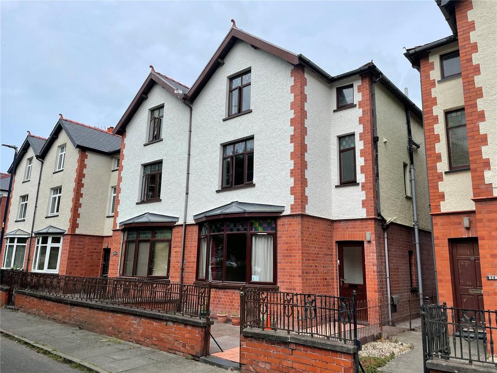 Elm Tree Avenue, Aberystwyth... 4 bed semidetached house £245,000