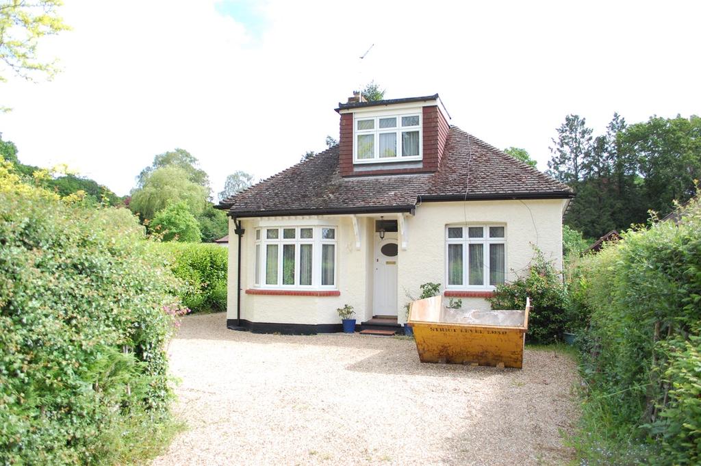 Codicote Road, Welwyn, AL6 3 bed detached bungalow for sale £575,000