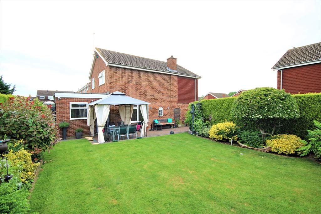 Tiffany Close, Bletchley, Milton Keynes, MK2 4 bed detached house £
