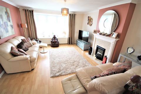 4 bedroom detached house for sale, Tiffany Close, Bletchley, Milton Keynes, MK2