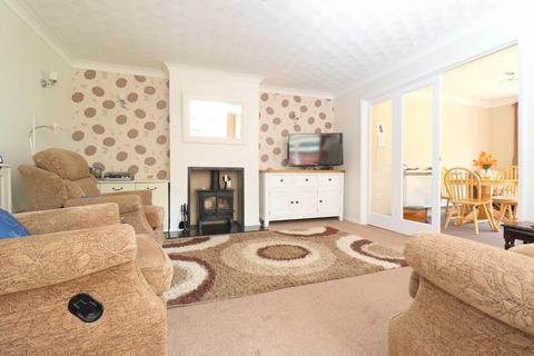 31 Hillcrest Avenue, Luton, LU2 7AB