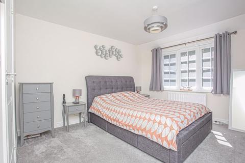 6 Anstee Close, Banbury, OX16 9ZW