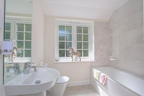 6 Anstee Close, Banbury, OX16 9ZW