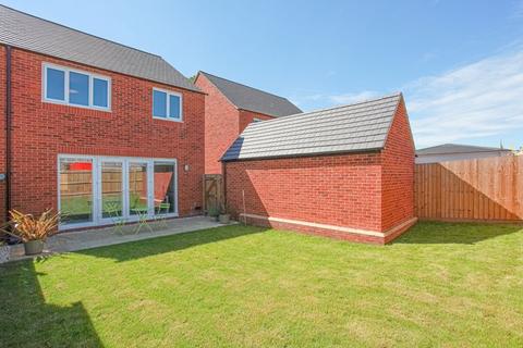 6 Anstee Close, Banbury, OX16 9ZW
