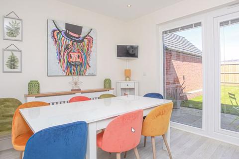 6 Anstee Close, Banbury, OX16 9ZW