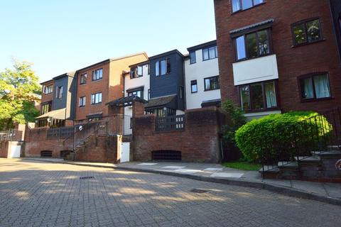 22 Oakdene Close, Pinner, HA5 4EQ