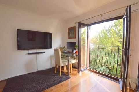 22 Oakdene Close, Pinner, HA5 4EQ