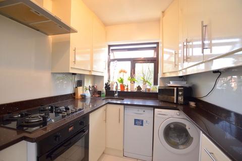 22 Oakdene Close, Pinner, HA5 4EQ